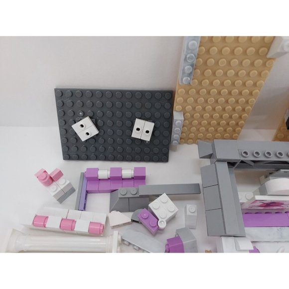 American Girl Mega Construx Isabelle's Ballet Recital Set - Picture 12 of 16